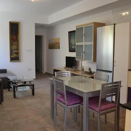 Hierbabuena Apartment *